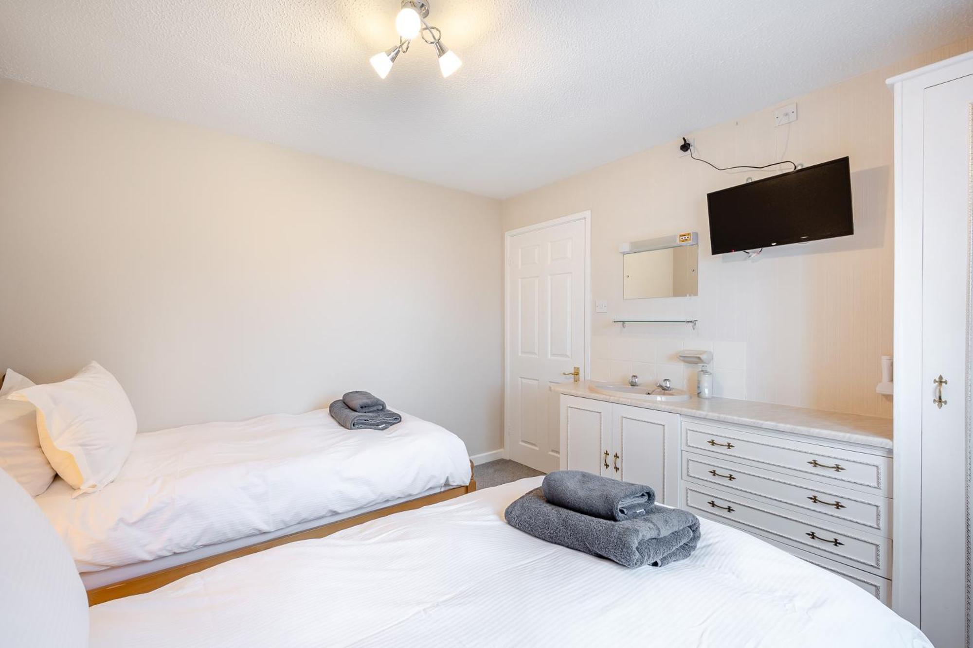 Elvington Cottage - Family-Friendly Cheerful House At The Heart Of The Cotswolds 水上伯顿 外观 照片